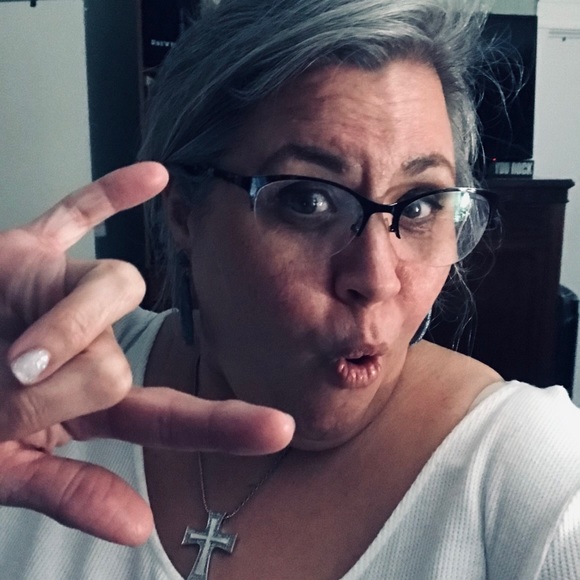 Meet your Posher, Rebecca - Picture 1 of 2